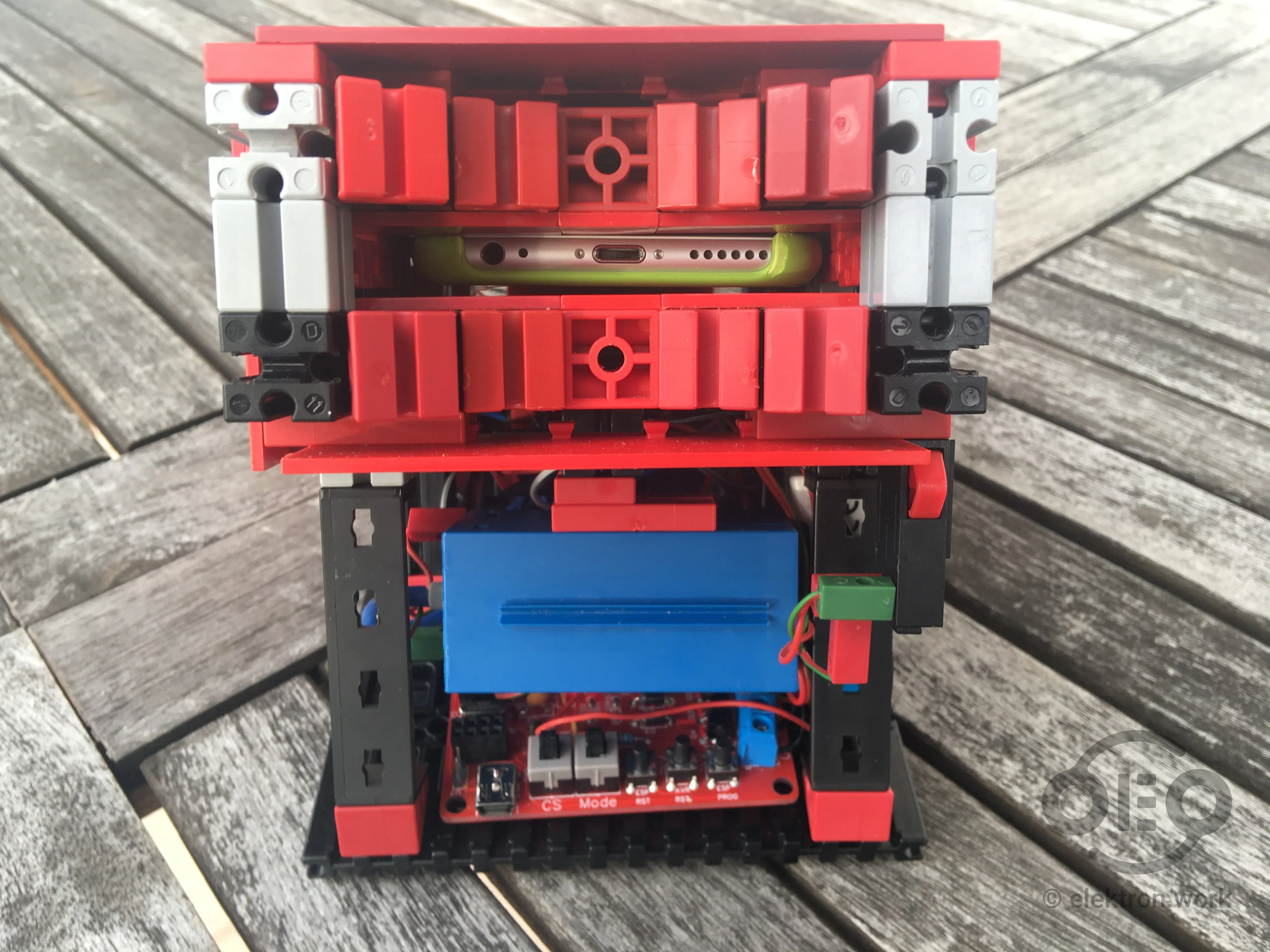 Die E-Dev Platine ist in der Handystation zentral verbaut