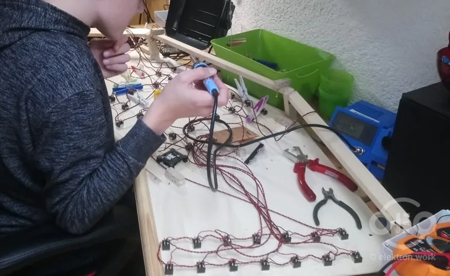 ULTISIM Holzpanel mit Schaltern