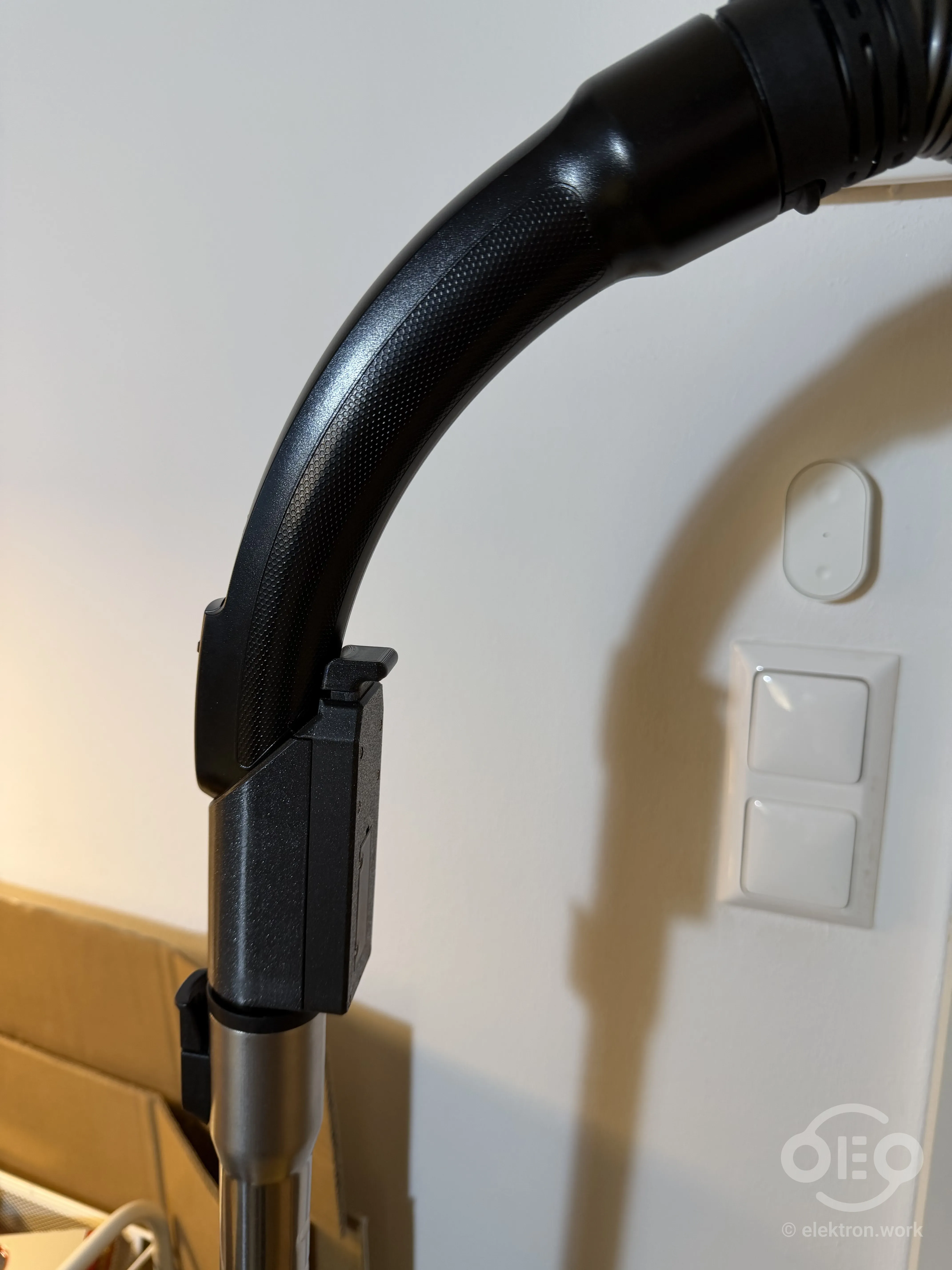 Fully assembled remote on vacuum handle
